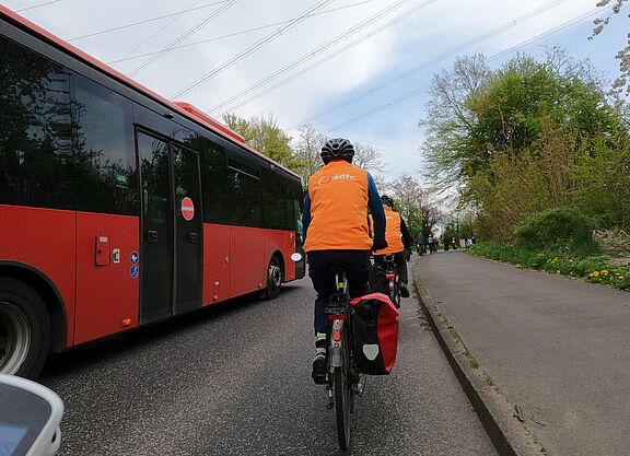 Abstand halten Mehr Platz für's Rad - Abstand halten