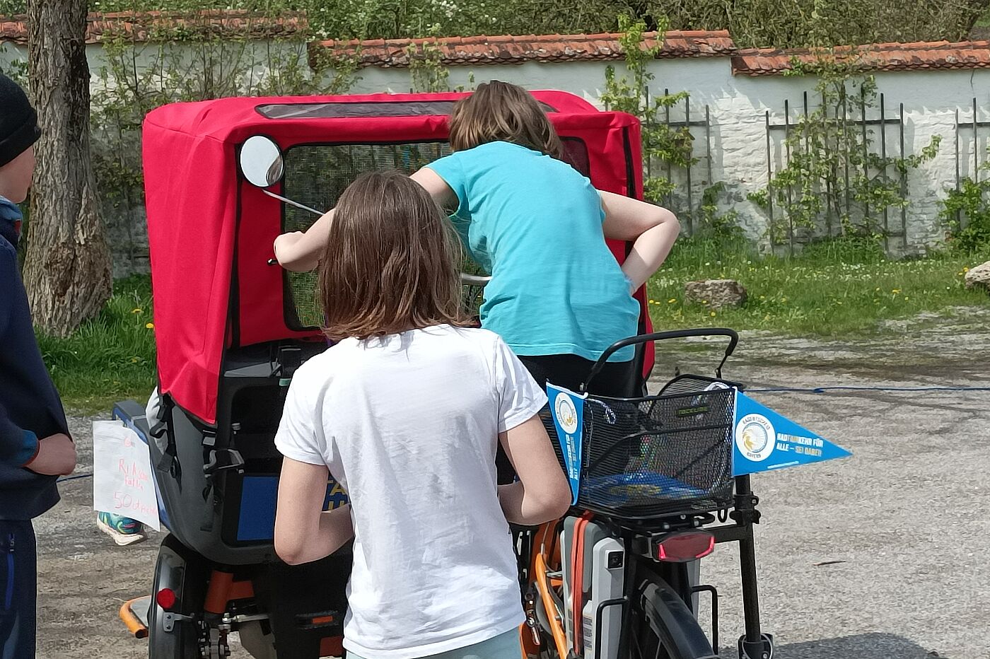 Rikscha zwei Kinder mit Rikscha