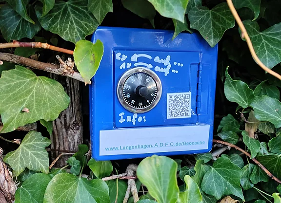 Tresor am Geocache: Bedienungsanleitung per QR-Code Tresor am Geocache: Bedienungsanleitung per QR-Code.- Foto: ADFC Langenhagen