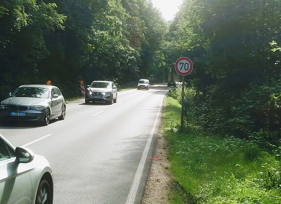 Kein Platz für Radfahrende entlang der B75 in Reinfeld Kein Platz für Radfahrende entlang der B75 in Reinfeld