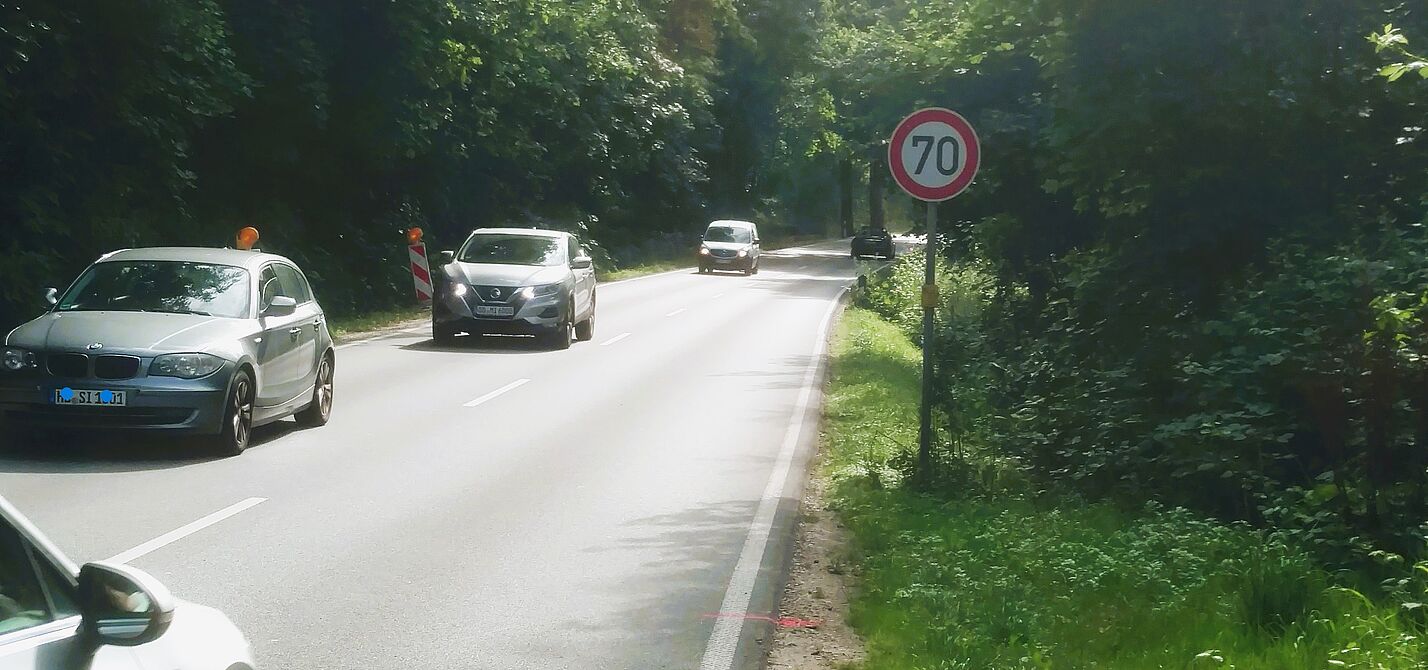 Kein Platz für Radfahrende entlang der B75 in Reinfeld Kein Platz für Radfahrende entlang der B75 in Reinfeld