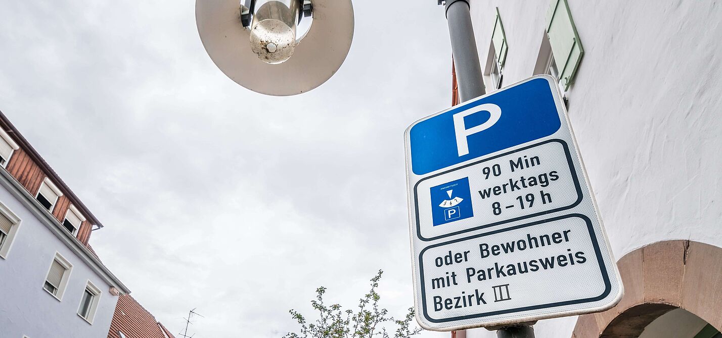 Parkschild mit Zeitbeschränkung Parkschild mit Zeitbeschränkung